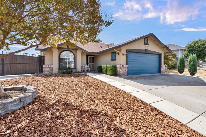 Property Photo:  8424 Honeycomb Way  CA 95828 