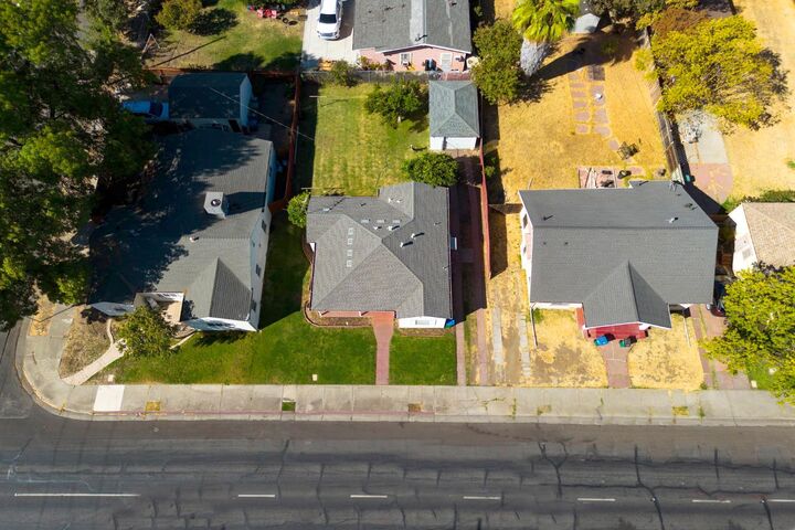 Property Photo:  1211 N Airport Way  CA 95205 