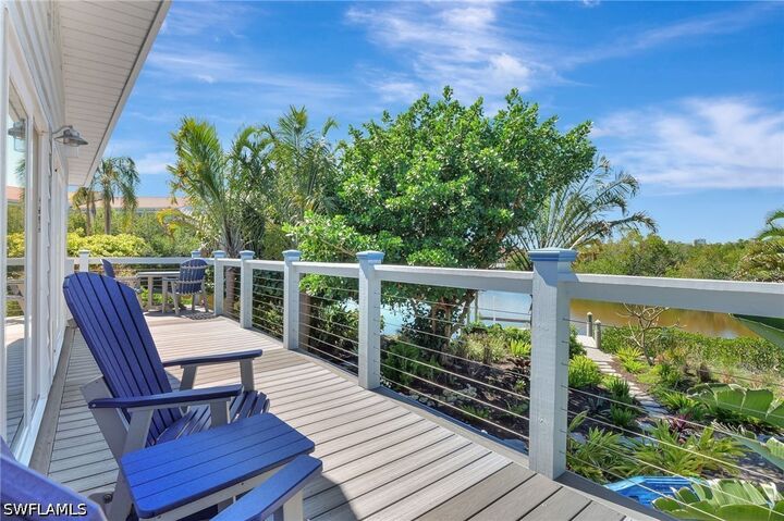 Property Photo:  193 Cocohatchee Street  FL 34110 