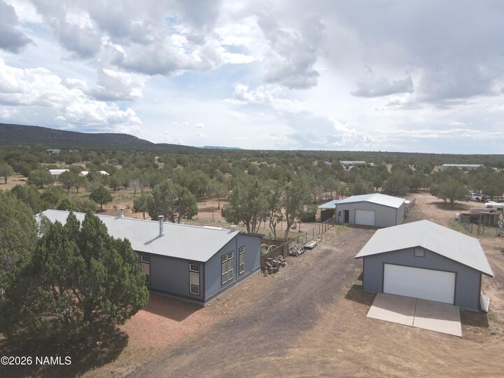 Property Photo: 714 W Grand Boulevard AZ 86046