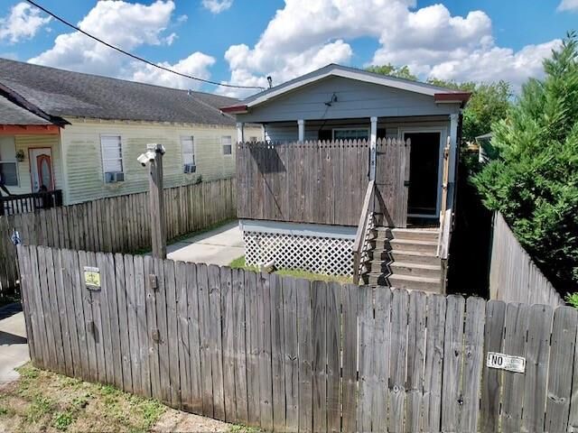 Property Photo:  2518 Touro Street  LA 70119 
