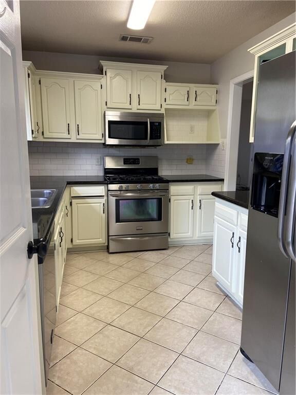 Property Photo:  200 Beech Street  LA 70433 