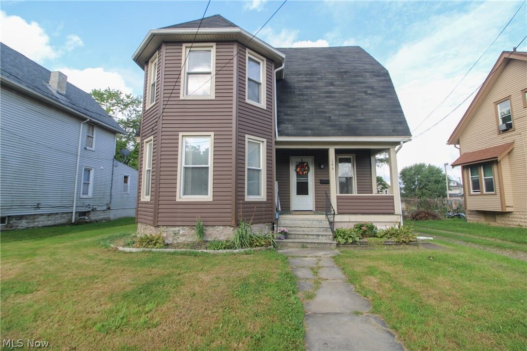 Property Photo:  146 Charles Avenue SE  OH 44483 