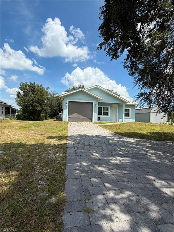 Property Photo: 2783 2nd Ave SE FL 34117