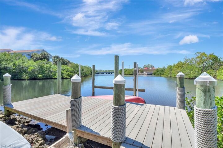 Property Photo:  193 Cocohatchee St  FL 34110 