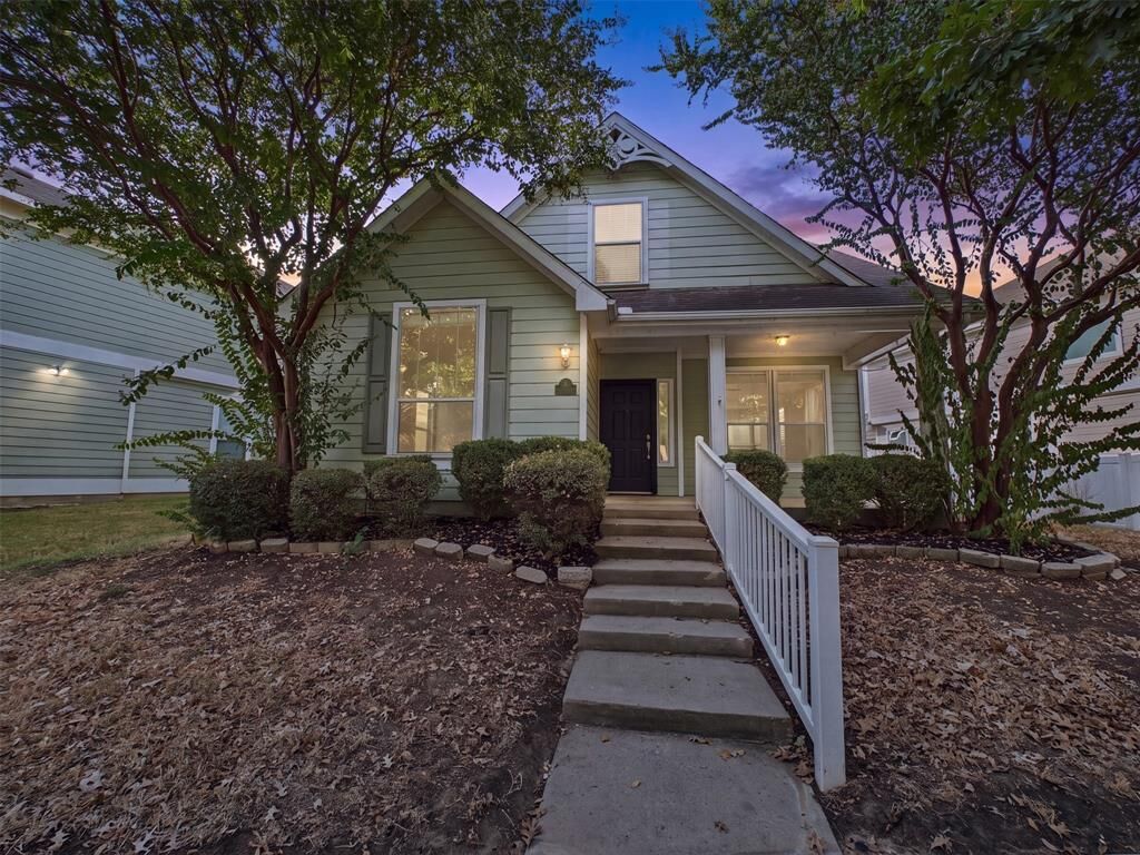 Property Photo:  1016 Oakcrest Drive  TX 76227 