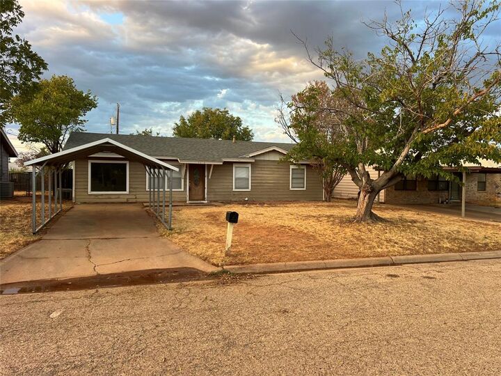 Property Photo: 4710 Edgemont Drive TX 79606