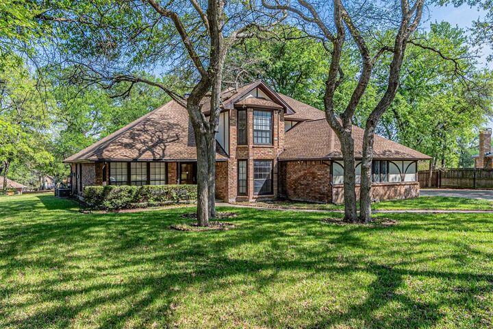 Property Photo: 8801 Sylvan Court TX 76120