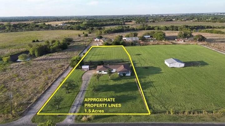 Property Photo:  203 Farrar Road  TX 75165 