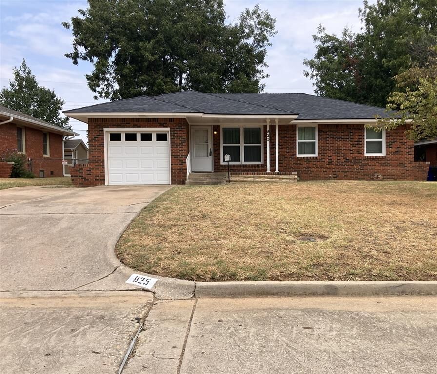 Property Photo:  825 E Bouse Drive  OK 73110 