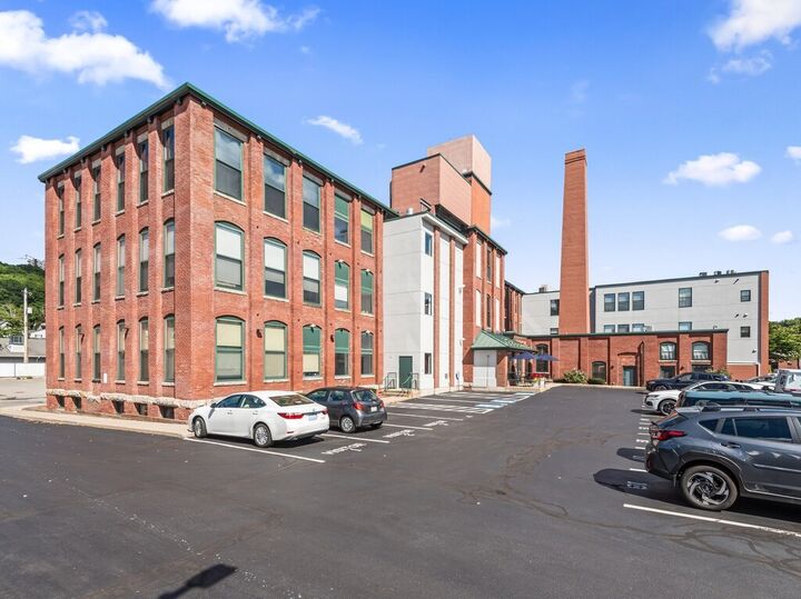 Property Photo:  1 Envelope Ter 201  MA 01604 