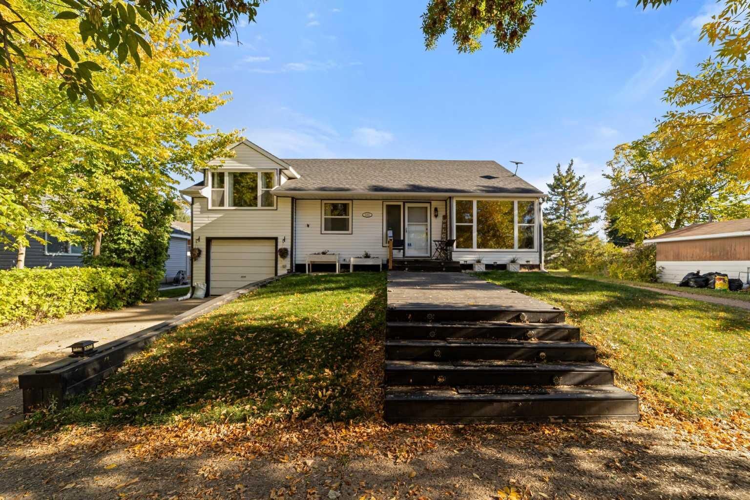 Property Photo:  5003 47 Avenue  AB T0B 1N0 