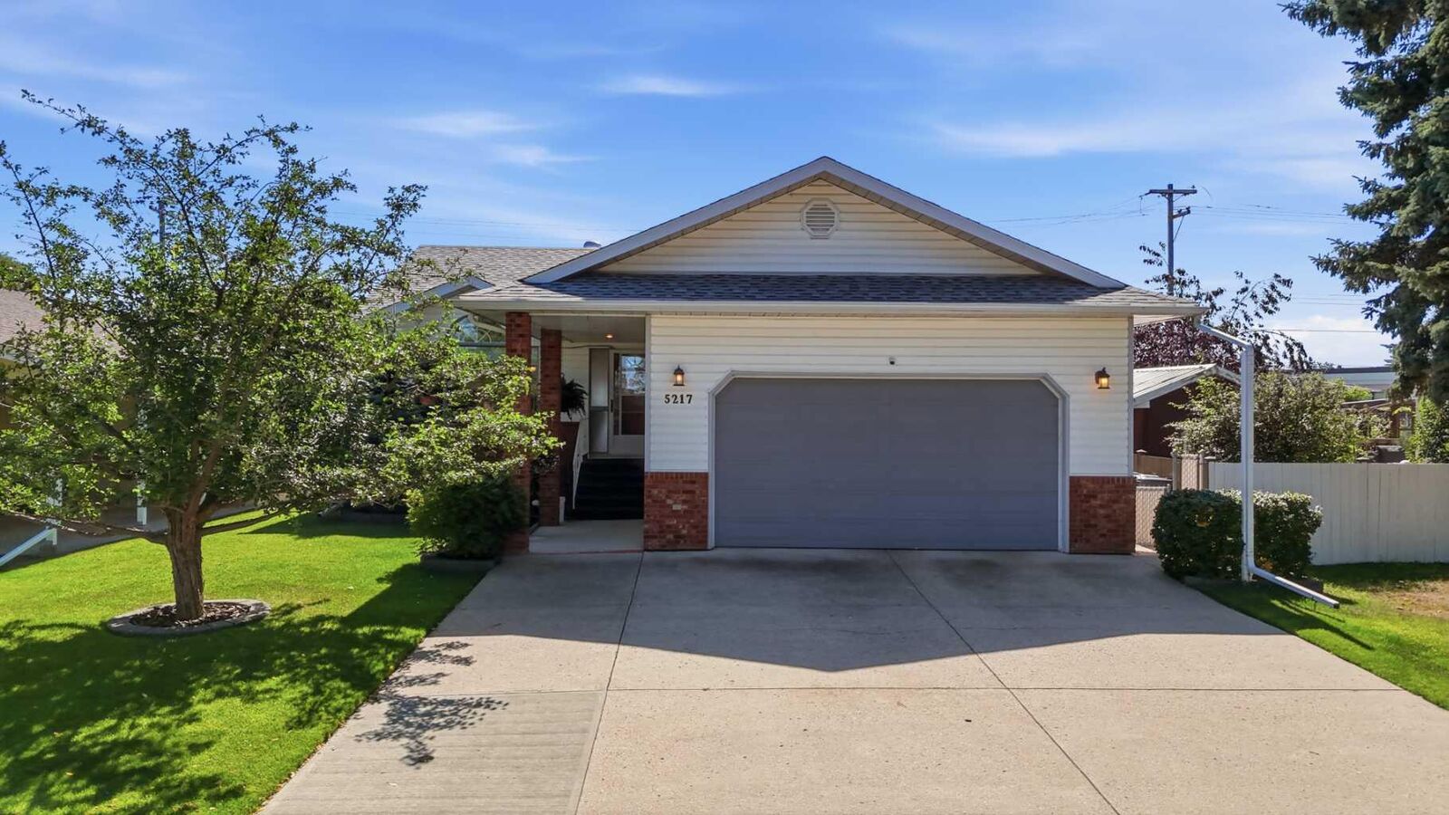 Property Photo:  5217 50 Avenue  AB T4J 1R9 