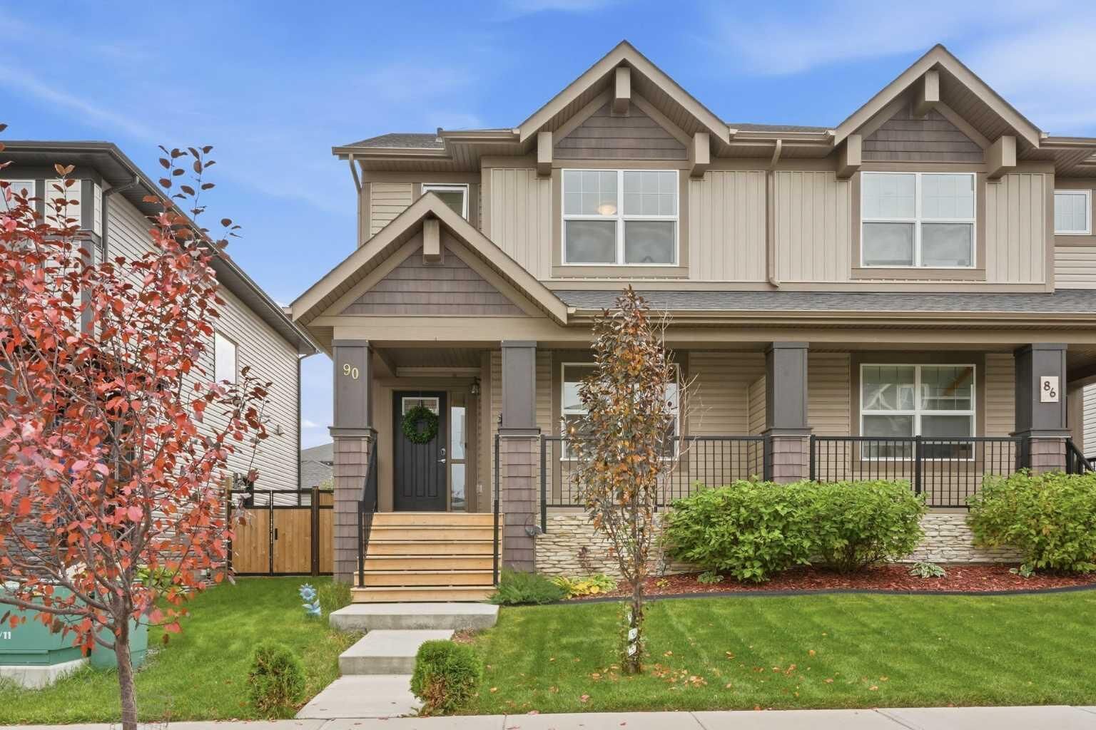 Property Photo:  90 Hillcrest Close SW  AB T4B 4T9 