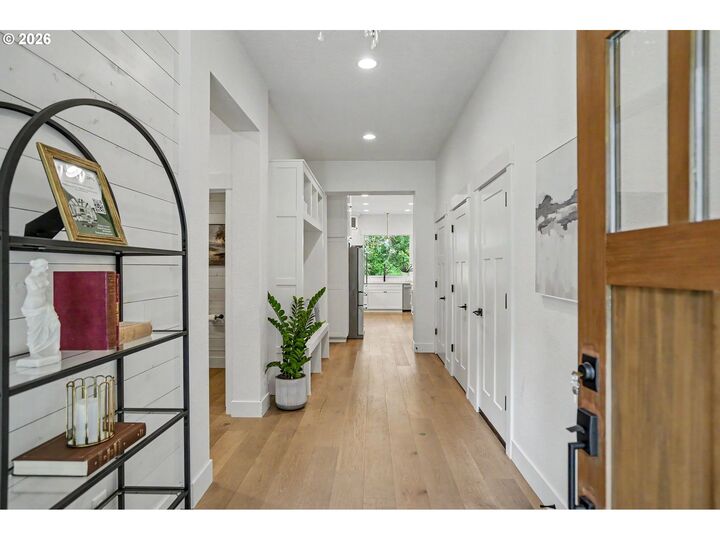 Property Photo: 734 Cascade Dr NW OR 97304