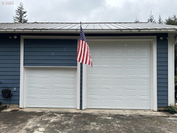 Property Photo:  94057 Stemmerman Rd  OR 97420 