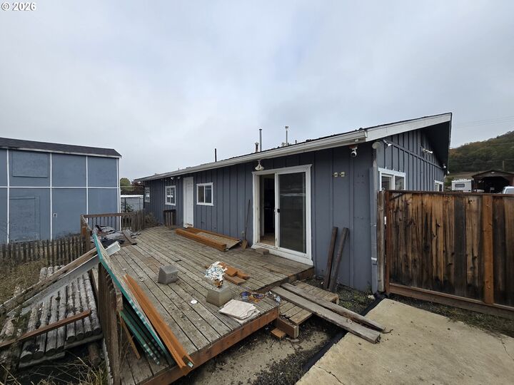 Property Photo:  3612 NW Joseph St  OR 97470 