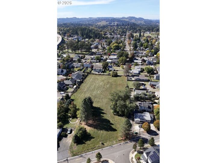 Property Photo: 917 S Wynooski St OR 97132