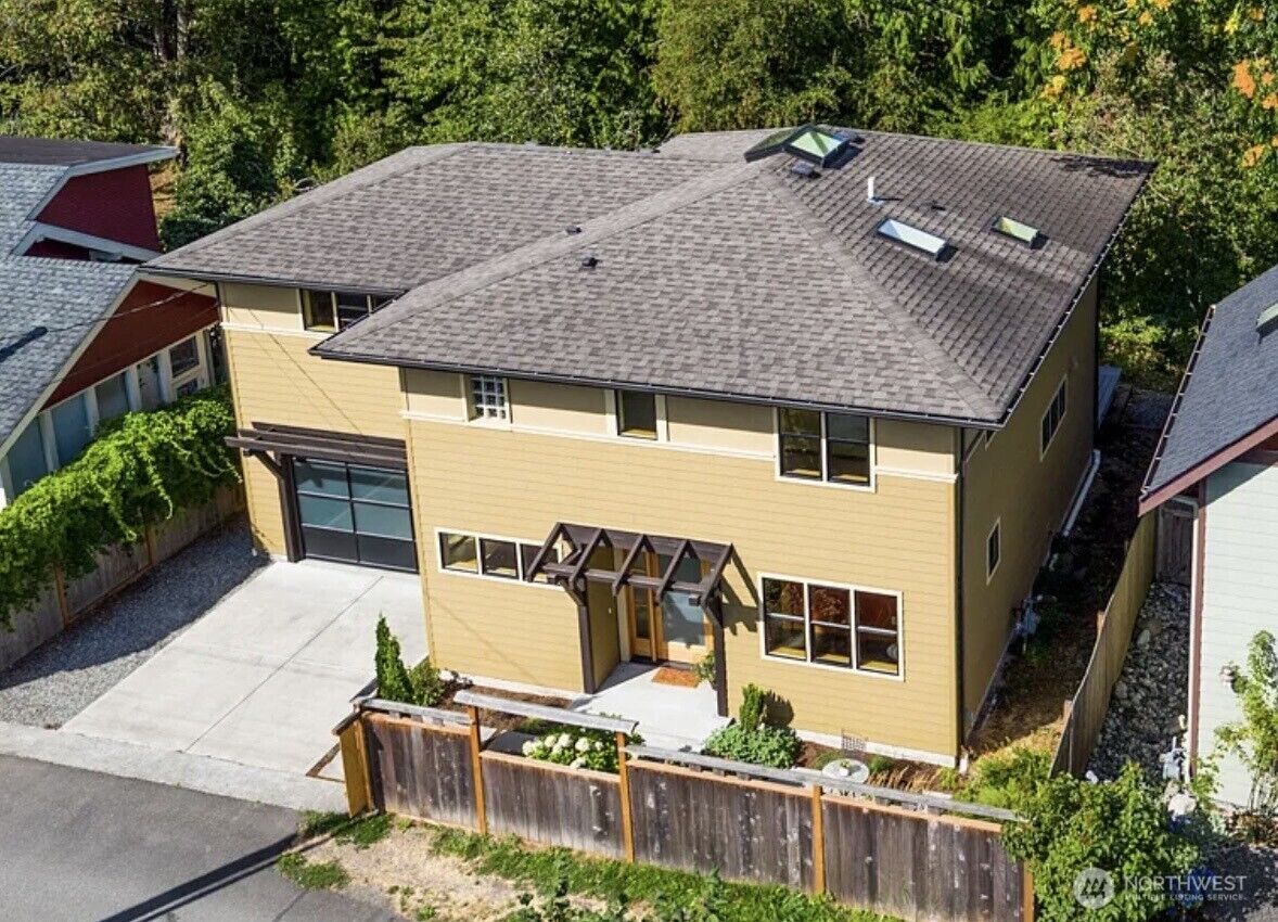 Property Photo:  2414 W North Street  WA 98225 