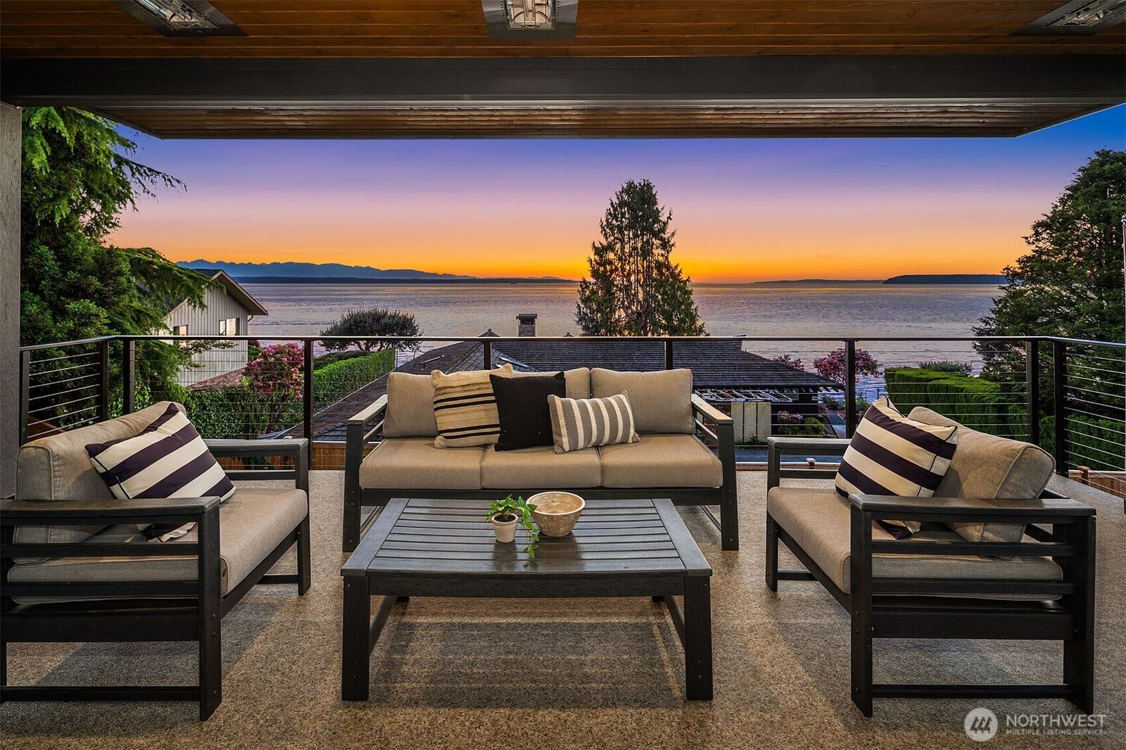 Property Photo:  17626  Talbot Road  WA 98026 