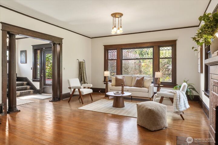 Property Photo:  4918  Greenwood Avenue N  WA 98103 