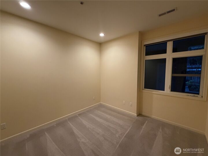 Property Photo: 520 6th Avenue 1002 WA 98033