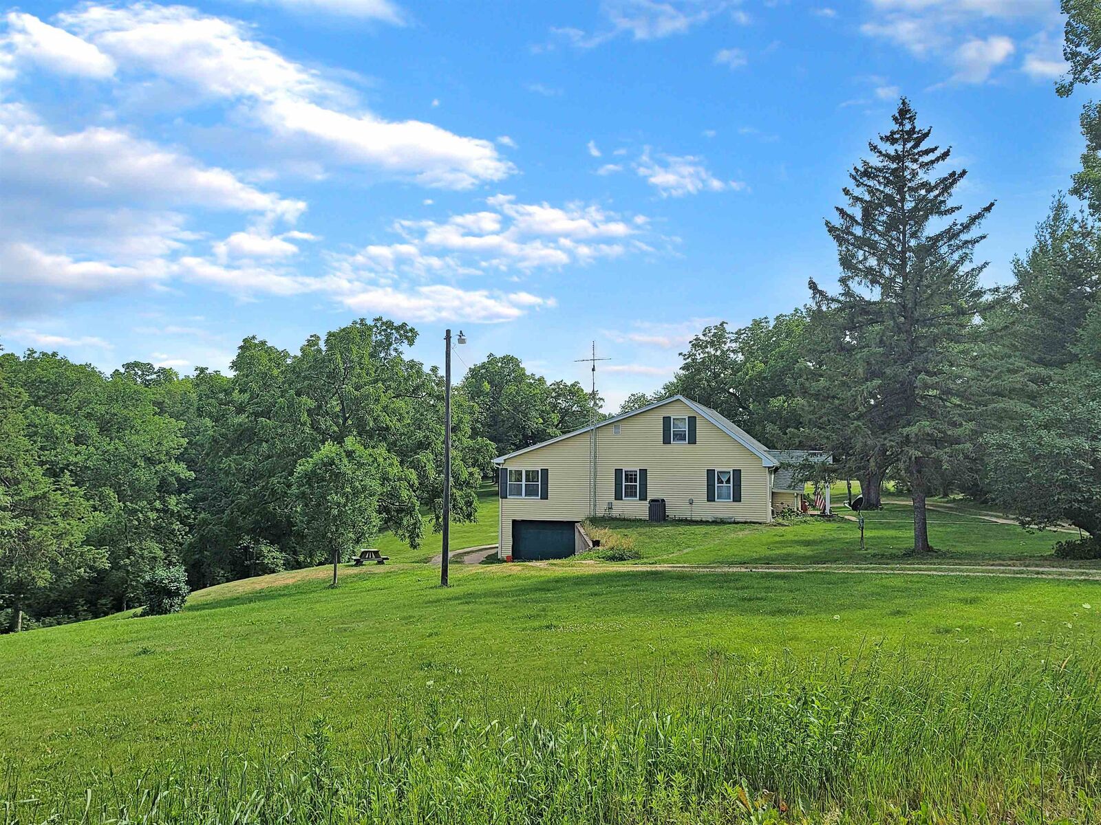 Property Photo: 4459 W Stagecoach Trail IL 61036