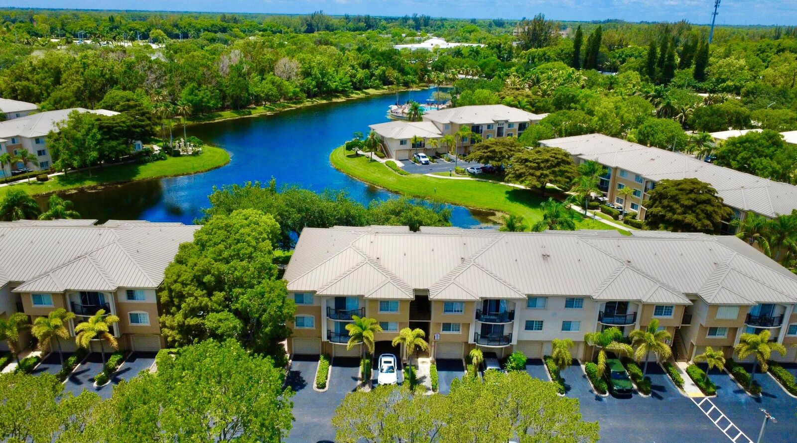 Property Photo:  500 Crestwood Court N 502  FL 33411 