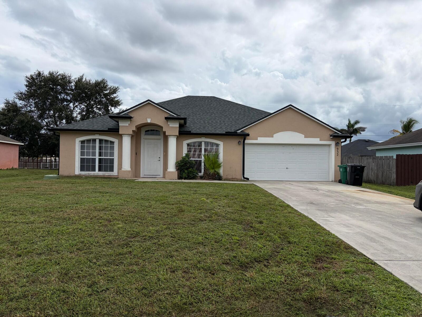 Property Photo:  932 SW McElroy Avenue  FL 34953 