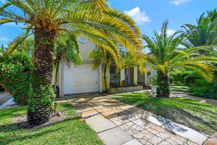 Property Photo: 124 S Palmway FL 33460