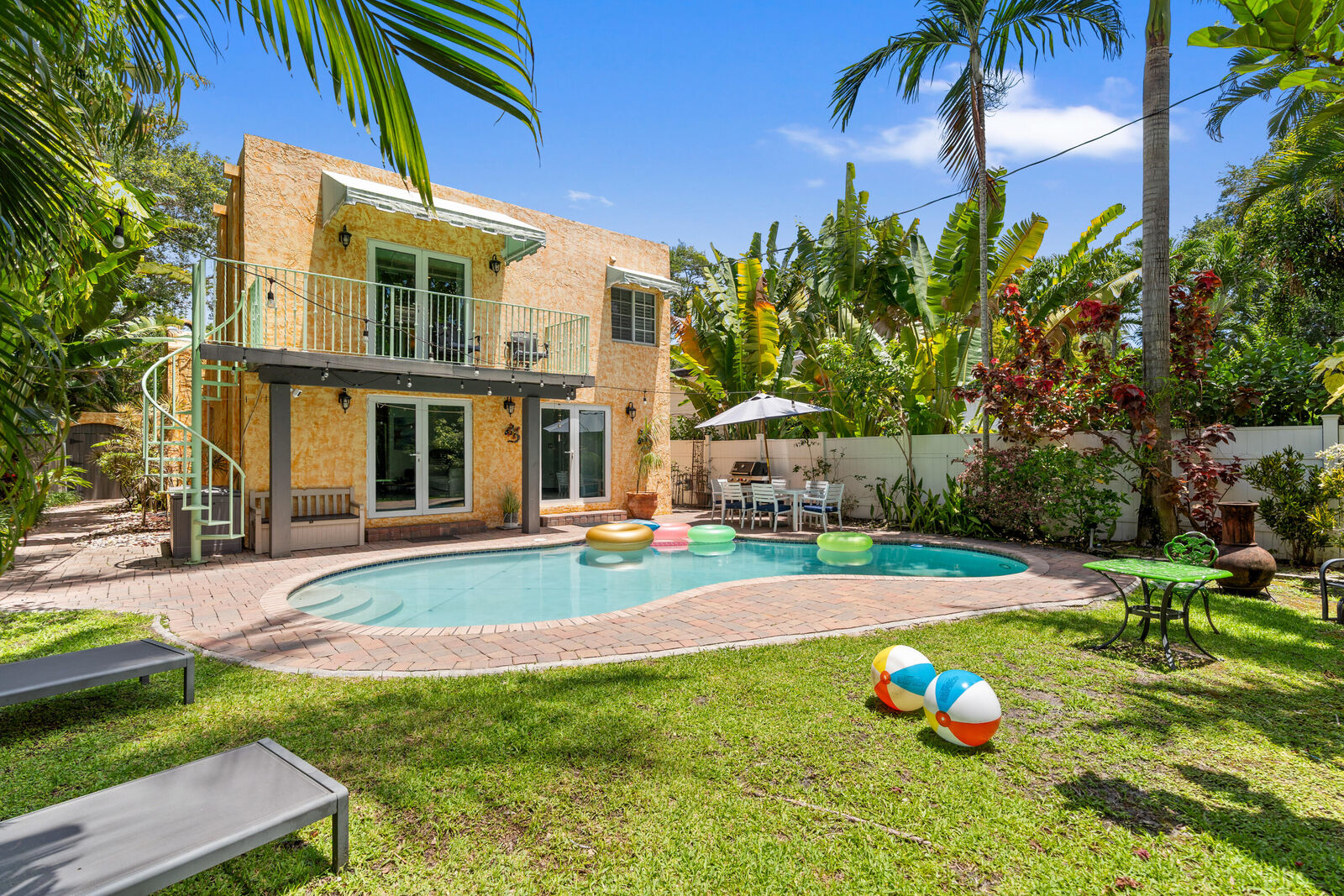 Property Photo:  614 SE 5th Court  FL 33301 