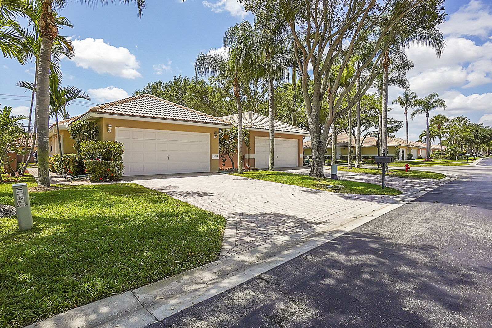 Property Photo:  5215 Grande Palm Circle  FL 33484 