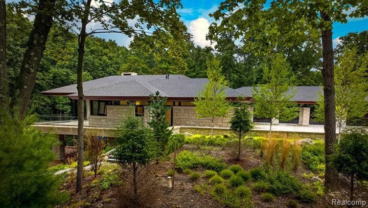 Property Photo: 3075 High Hillcrest Drive MI 48843