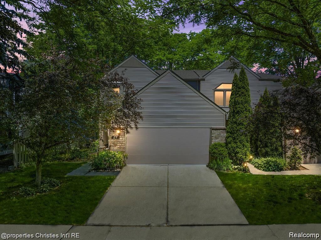 Property Photo:  701 E Lincoln Street  MI 48009 