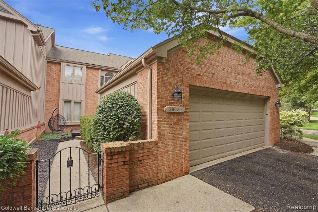 Property Photo: 28625 Auburn Court MI 48331
