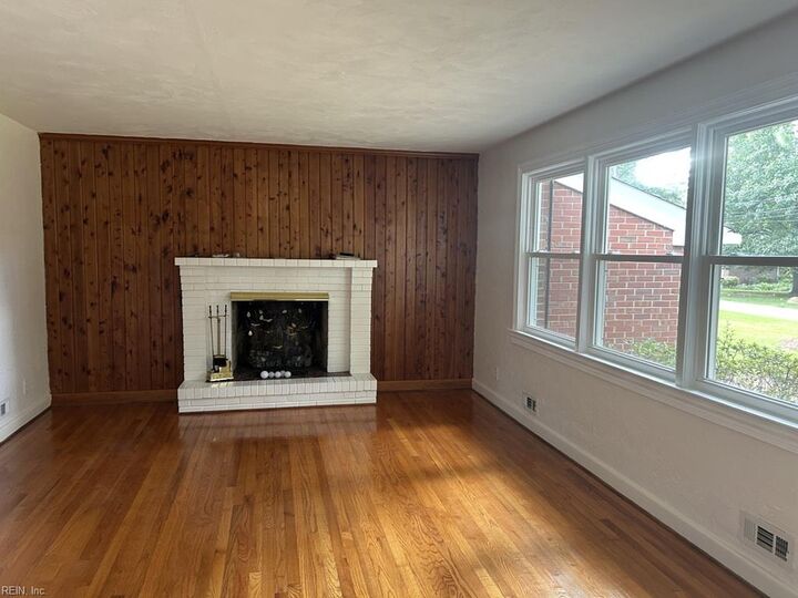 Property Photo:  5214 Sweetbriar Cir  VA 23703 