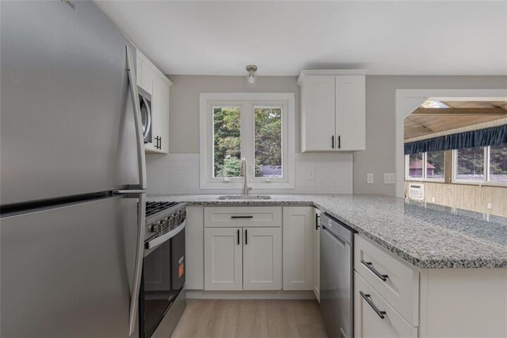 Property Photo:  18 Laurel Lane  RI 02865 
