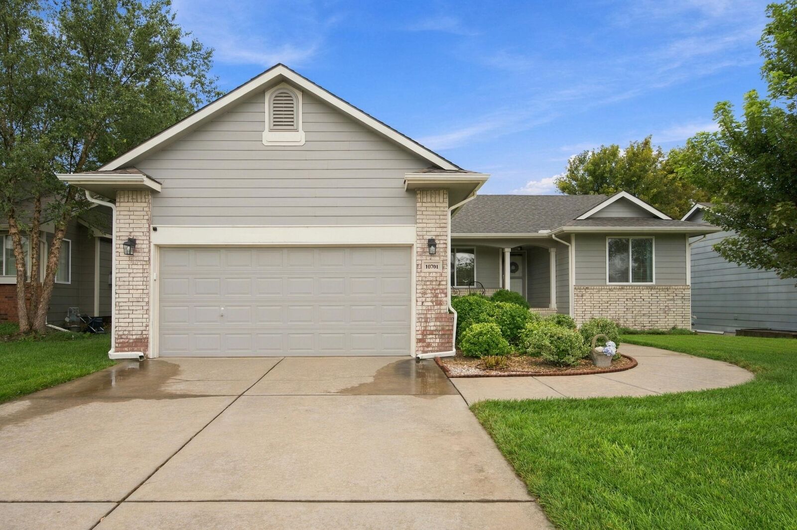 Property Photo: 10701 W Lamp Cir KS 67215
