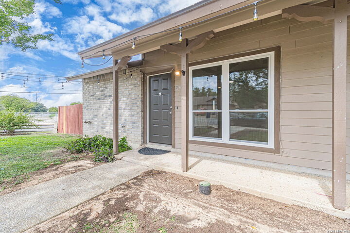 Property Photo:  5207 Gawain  TX 78218 