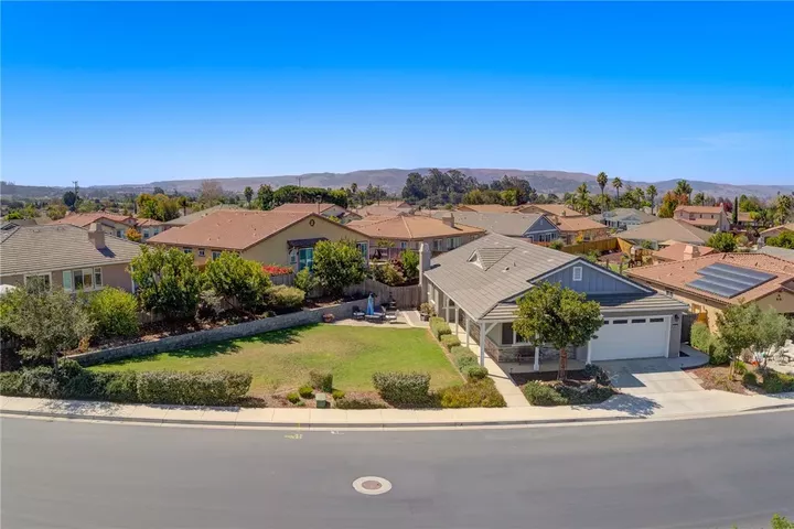 Property Photo: 4521 Pendula Lane CA 93455