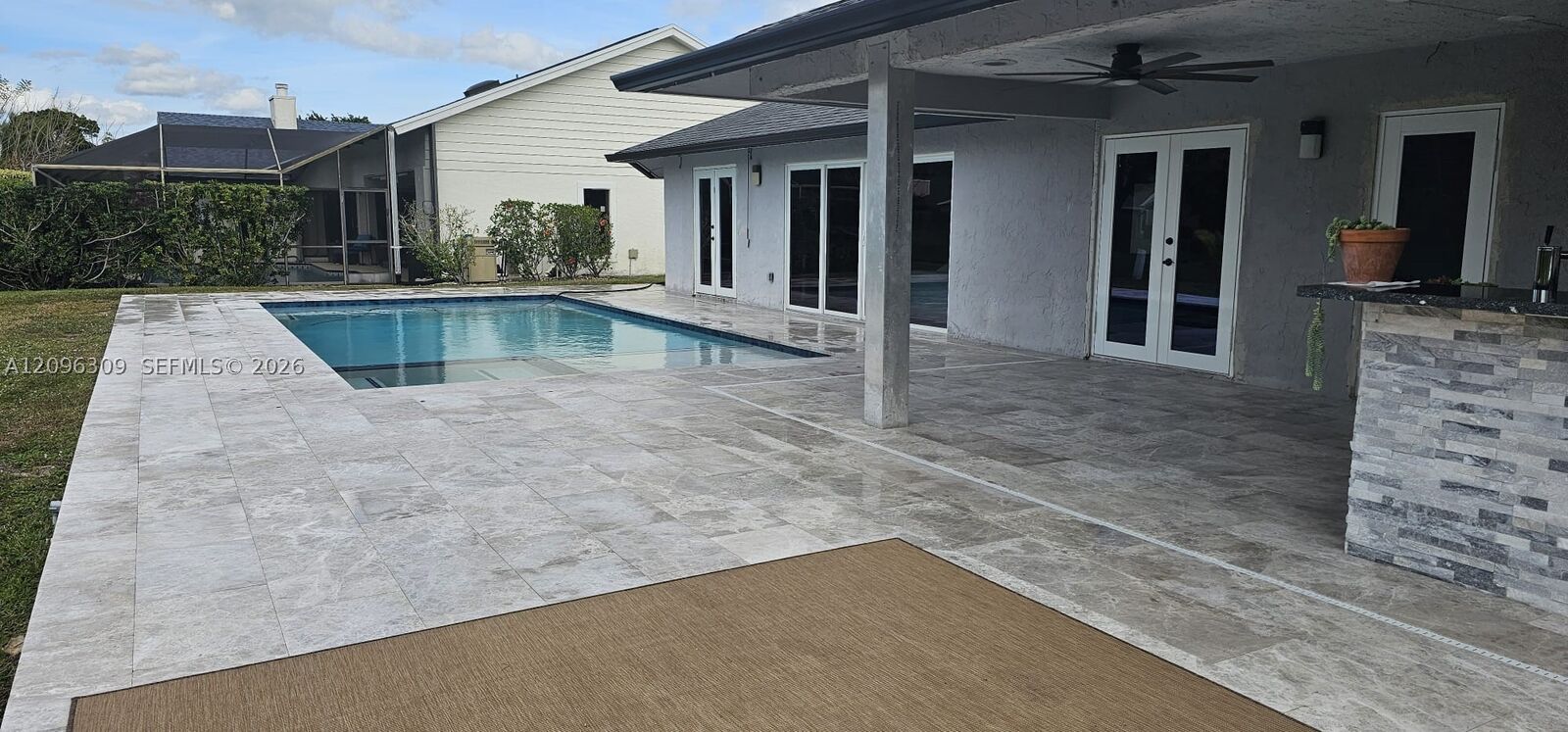 Property Photo: 712 Juniper Pl FL 33414