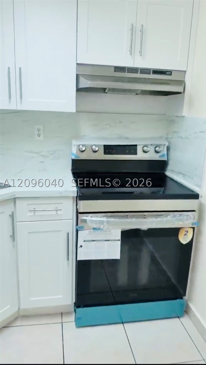 Property Photo: 606 W 81st St 407 FL 33014