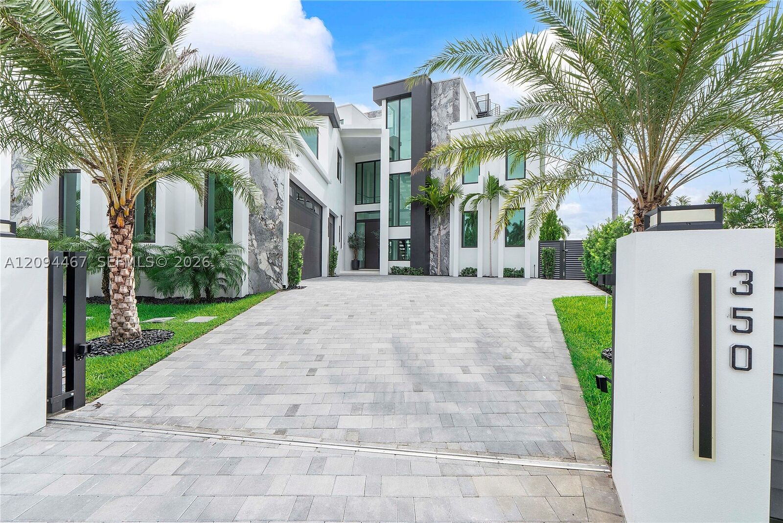 Property Photo: 350 Circle Dr FL 33062