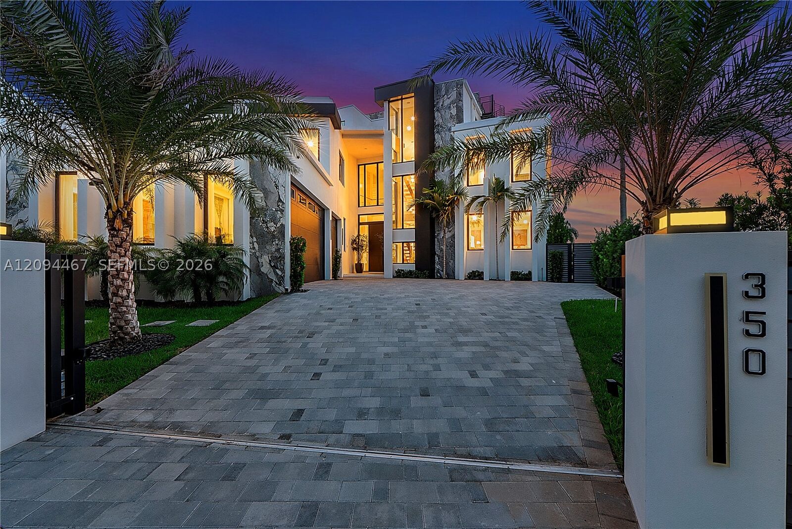Property Photo: 350 Circle Dr FL 33062