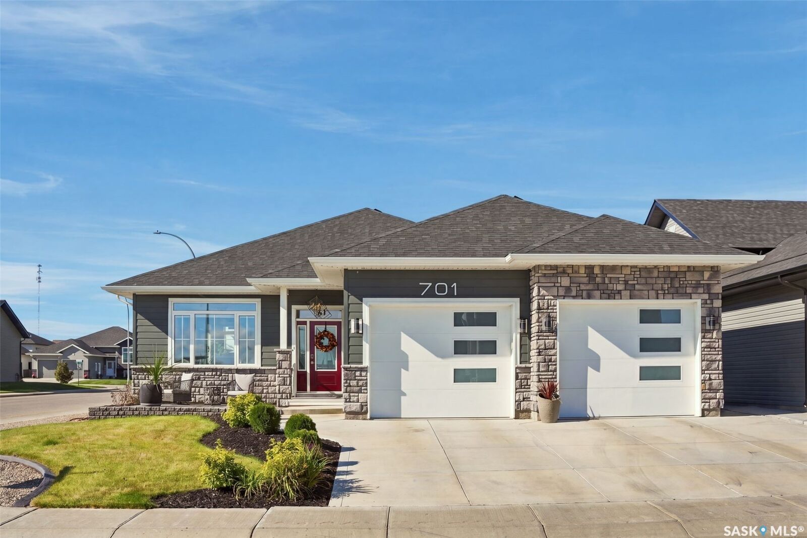 Property Photo:  701 Casper Crescent  SK S0K 4S4 
