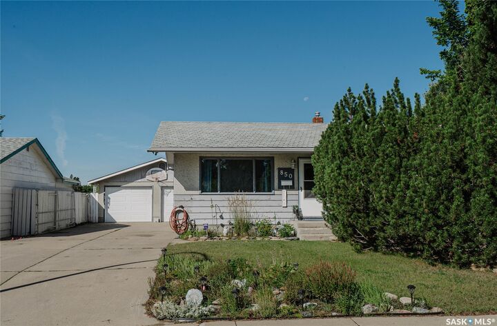 Property Photo:  850 East Centre  SK S7J 2Z7 