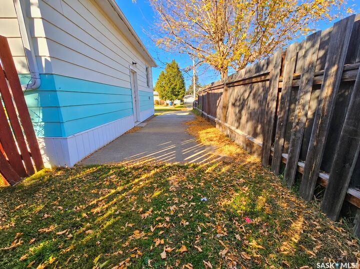 Property Photo:  572 103rd Street  SK S9A 1J7 