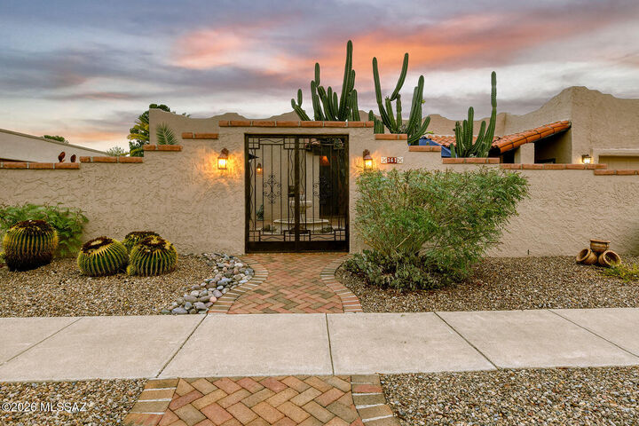 Property Photo:  361 E Placita Idilio  AZ 85614 