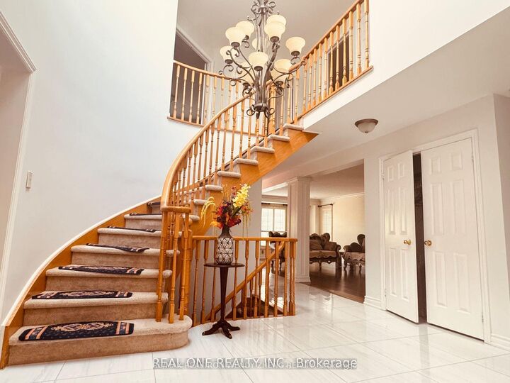 Property Photo:  3 Elmsley Drive  ON L4C 8N1 