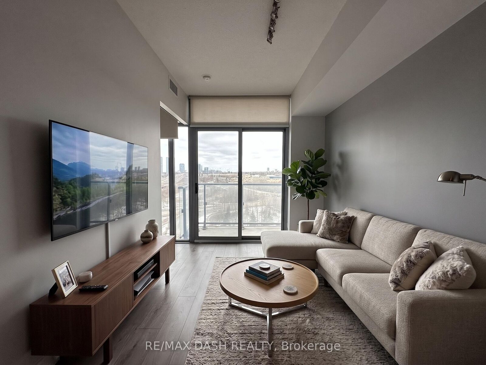 Property Photo:  105 The Queensway Avenue 909  ON M6S 5B5 